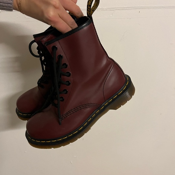 Doc martens-like new. - Picture 3 of 4